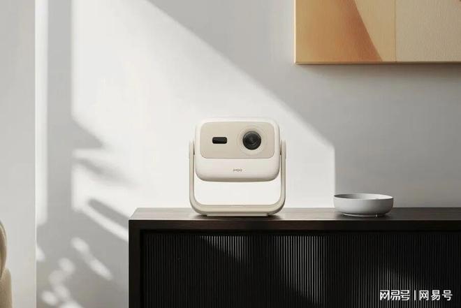 仪：坚果 vs 极米pg电子娱乐平台投影